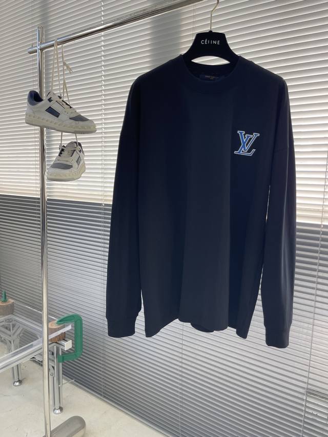 驴牌 2025秋冬新款男士长袖打底衫，非常时髦，胸前Logo刺绣修饰！区别于以往的不同，宣示品牌传承多年的设计理念！其吸睛度完全不亚于任何经典款式，将时髦高级感