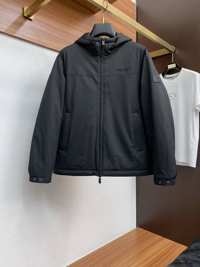 巴宝莉 顶级版本专柜同步羽绒服国标90%白鸭绒羽绒服 王牌新单 羽绒服外套！一个我期待了一个下半年的王 算是换血成功了，这款羽绒服完全是新鲜血液，新的辅料，新的