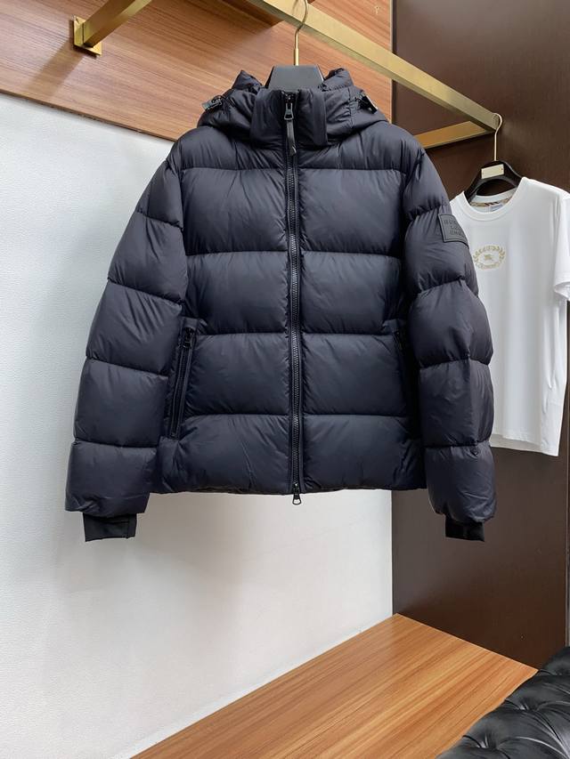 巴宝莉 25秋冬男士时尚羽绒服 轻奢时尚休闲风格，轻盈保暖柔软！低调系列时尚百搭，就是有型！香港贸易订单款，超级种草的神仙单品！作为大家都要仰视的品牌，他们对货