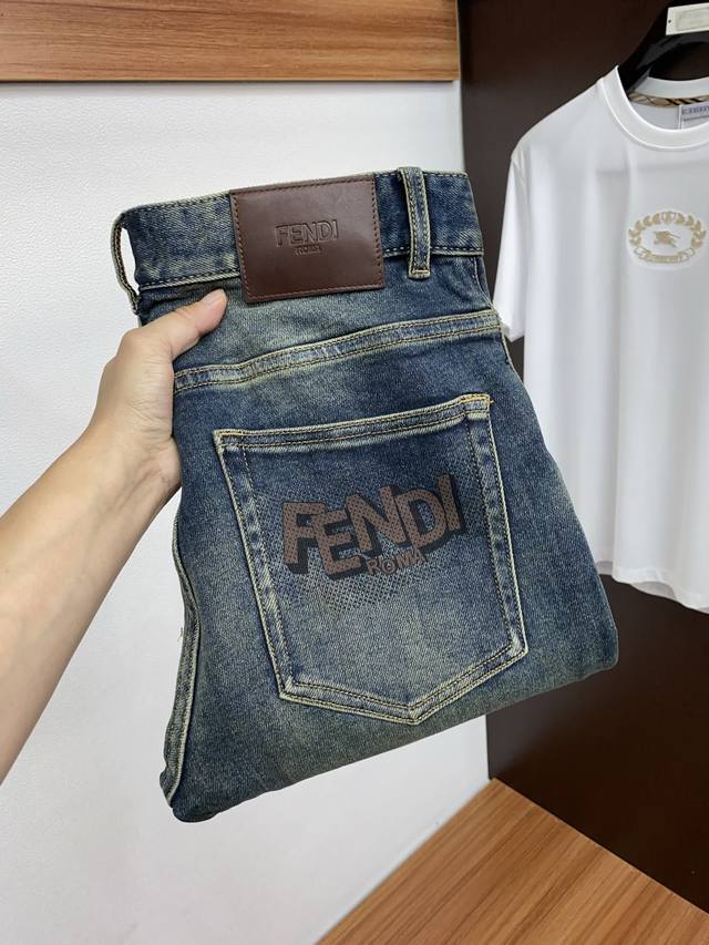 芬迪 25新款 市场独家订制进口丹宁牛仔面料 稀缺面料 超级舒服 工艺复杂四季款牛仔裤 针织牛从做旧 独家订制日本订制原单 高级品质 只有规模宏大的洗水工才能做