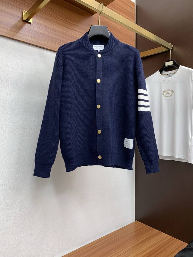 Tb 2025Fw男士秋冬毛衣 针织男装外套，休闲日常穿搭单品！上身修饰身形、定制面料将时装美学和新都市商务休闲概念完美融合，不同风格任你选：经典款，永不过时