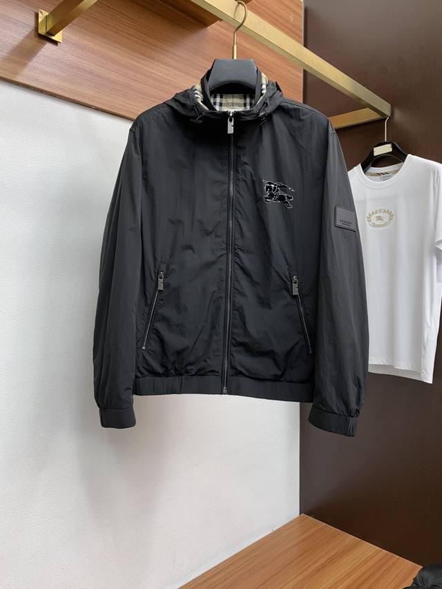 巴宝莉 25Ss最新品 经典夹克外套，设计帅气有型！百搭必备单品，时尚潮牌， 轻松营造酷帅氛围感 ，高级感满满，在低调又时髦撞色设计特别吸睛，宽松版型百搭人，任