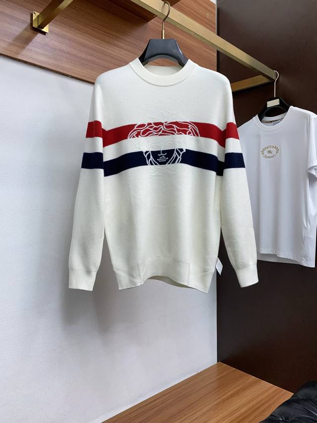 范思哲 2025Fw男士秋冬羊毛混纺毛衣 打底外穿毛衣 针织衫休闲日常穿搭单品！上身修饰身形、定制面料将时装美学和新都市商务休闲概念完美融合，不同风格任你选：经