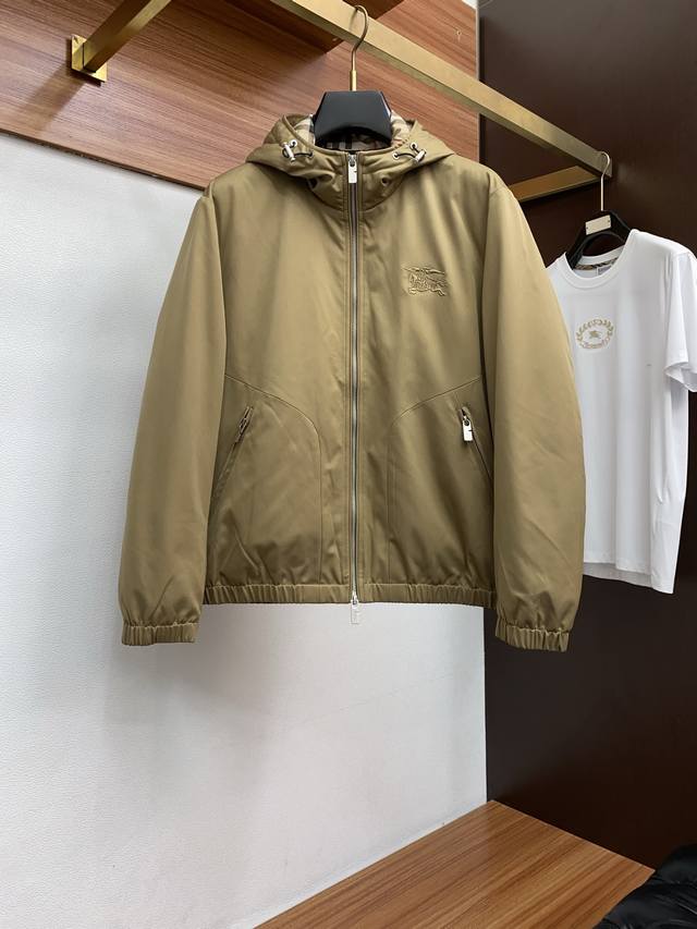 巴宝莉 秋冬最新原版 羽绒服 内填充90白鸭绒 ，回弹性与保暖性兼圣品！ 这款采用国内客供顶级的尼龙织物面料 面料表面的专柜同缸定制亚光科技面料 尼龙织物的材质