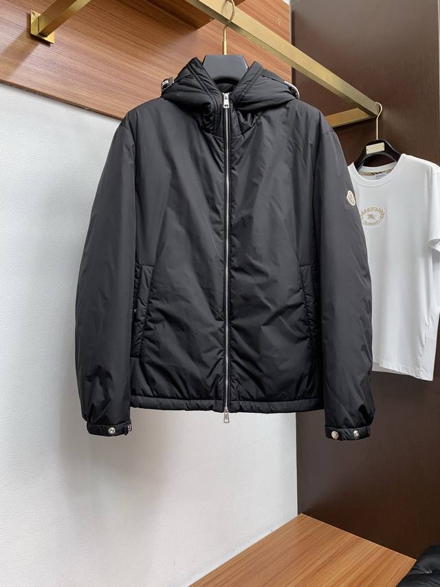 蒙口 25秋冬男士时尚原版专柜同步羽绒服 轻奢时尚休闲风格，轻盈保暖柔软！低调系列时尚百搭，就是有型！香港贸易订单款，超级种草的神仙单品！作为大家都要仰视的品牌