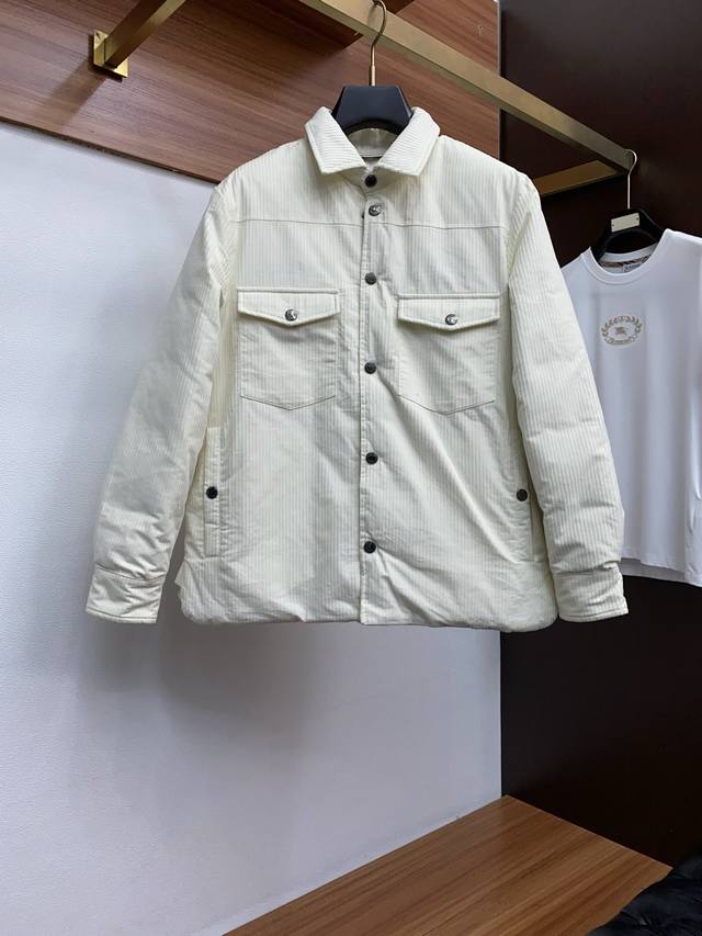 Dg 2025Ss珩缝羽绒服羽绒外套 订制五金配件全进口原版定制 采用顶级90白鹅绒 超柔软 充羽量蓬松饱满 超级重工 面料做工杠杠的版型完美 面料超舒服。尺码