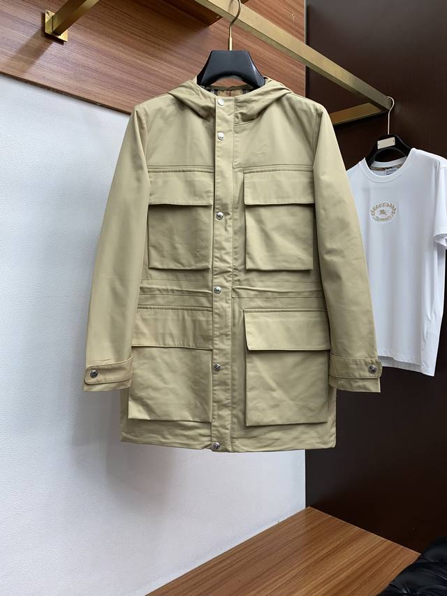 巴宝莉Bueberry 新款伦敦系列经典英伦风尚款，单排扣连帽中长外套，欧洲渠道订单，高端必备产物 绝对的爆款产物，个性，高规，时髦又好看，英伦范儿十足，采用经