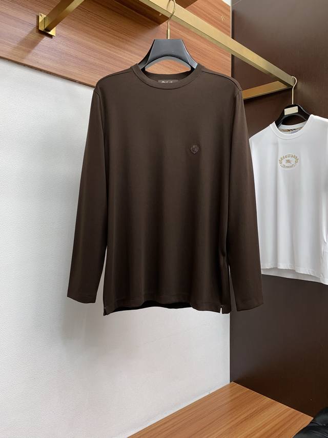 Lp 诺悠翩雅 2025 秋冬Aw新品，时尚休闲打底长袖专柜同步有售，定制面料，工艺极度复杂，视觉相当雅致时髦，高贵而优雅，从主体面料到细节工艺，彰显时装的匠心