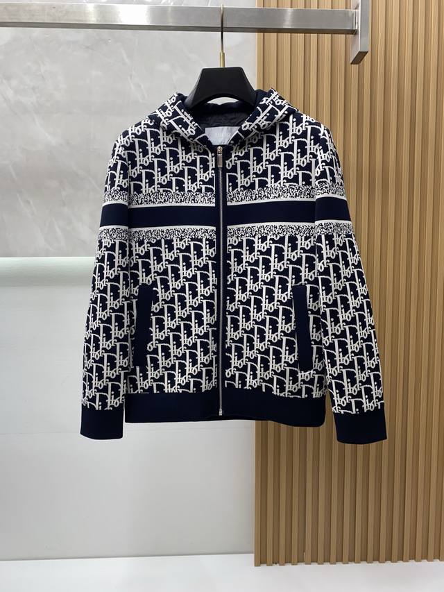 迪奥25秋冬秀款男士 棉衣夹克外套，早秋新款，经典爆款夹克推荐！男士外套，时尚休闲外套夹克 ，高织超细腻科技软滑材质面料，面料的质感很高档细腻，档次感强 ，辅料