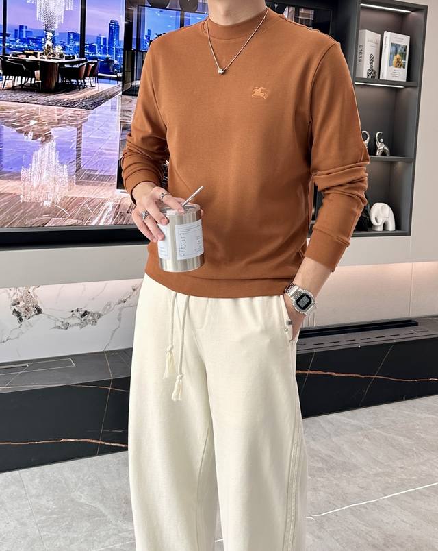 巴宝莉 2025秋冬新款长袖，定制面料，独特工艺Logo，舒适性与透气性兼优，柔软抗皱弹性和垂性极佳，无论是单穿或是内搭都是帅气十足，追求奢华高贵优雅风范，打造