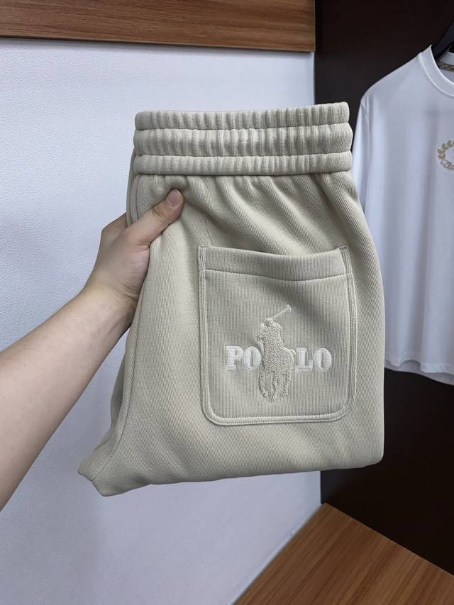 拉夫劳伦 25年秋冬新款纯棉加棉运动休闲裤 干净利落剪裁，都市风十足 采用精纺面料手感软糯干爽，上身效果挺括有型。五金精致，商务休闲非常好看如此众多的顶级原料，