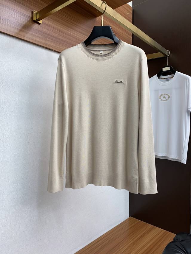 L p诺悠翩雅 2025秋冬专柜新款 时尚休闲打底衫长袖 定制高织高密羊毛面料 暖序织柔 进口定制针织面面料，精致原版Logo打造，舒适性与透气性兼优，柔软抗皱