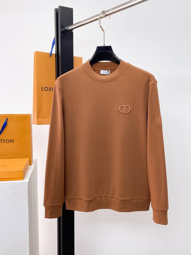 迪奥 精品打底衫 贸易公司订单 25Ss 秋冬新款意式轻奢男士休闲长袖打底衫长袖 T恤 卫衣 平整的抗皱性能让您穿着始终挺拔有型。呈现出细密的肌理和微光感，柔软