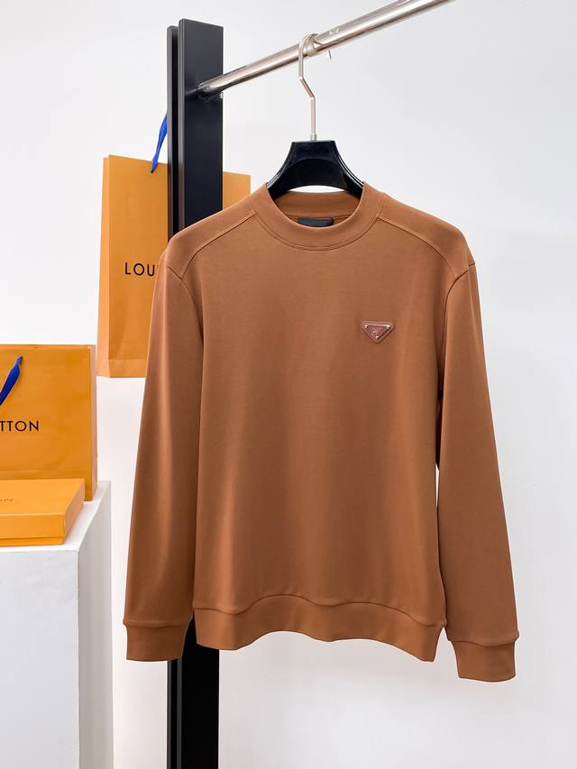 普拉达 精品打底衫 贸易公司订单 25Ss 秋冬新款意式轻奢男士休闲长袖打底衫长袖 T恤 卫衣 平整的抗皱性能让您穿着始终挺拔有型。呈现出细密的肌理和微光感，柔