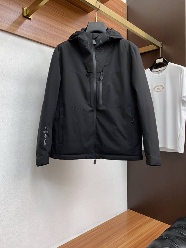 蒙口 顶级版本专柜同步羽绒服 百分百新国标90%羽绒服 王牌新单 羽绒服外套！一个我期待了一个下半年的王 算是换血成功了，这款羽绒服完全是新鲜血液，新的辅料，新