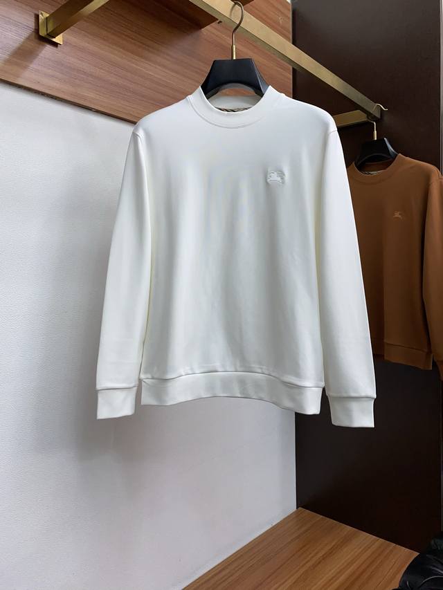 巴宝莉 2025 秋冬Aw新品，时尚休闲打底加厚长袖卫衣专柜同步有售，进口加厚莫戴尔长绒棉拉绒面料，工艺极度复杂，视觉相当雅致时髦，高贵而优雅，从主体面料到细节