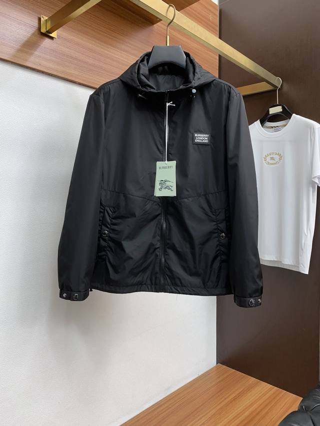 巴宝莉 2025年秋冬新款 官网 高端原厂代工出品， 官方经典王牌单品！最新棉衣夹克外套 多明星穿搭示范款！！ 新一季男装充满现代感与科技感，将时装美学与户外元