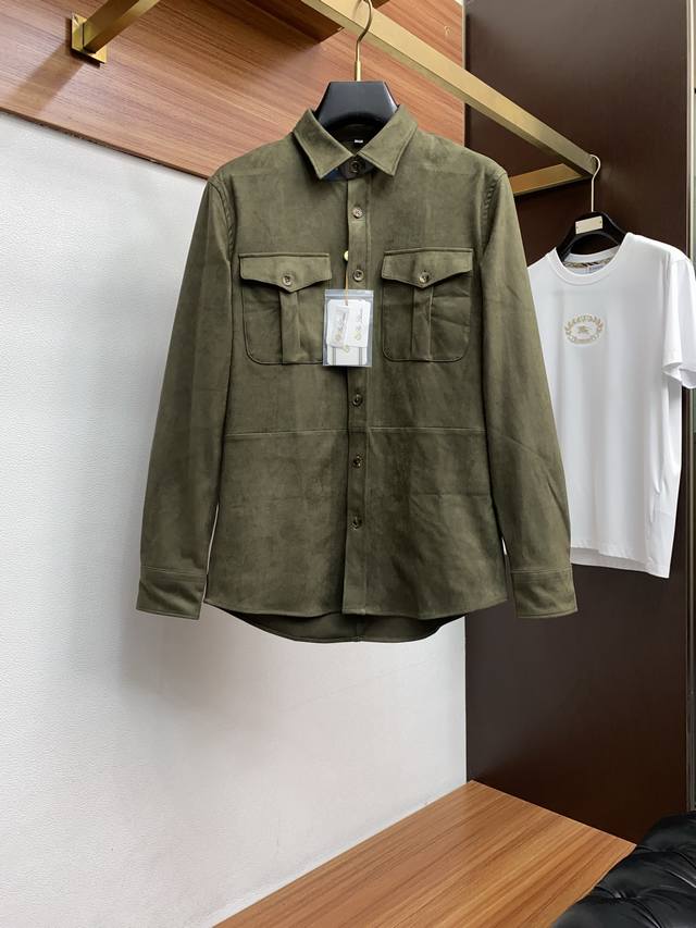 Lp 诺悠翩雅 经典男士翻领衬衫开衫外套 经典男士胸口袋立体感十足，贴身穿着舒适保暖，在追求品质与品位的男士衣橱中，一件优质的针织衫是不可或缺的单品。以其精湛的