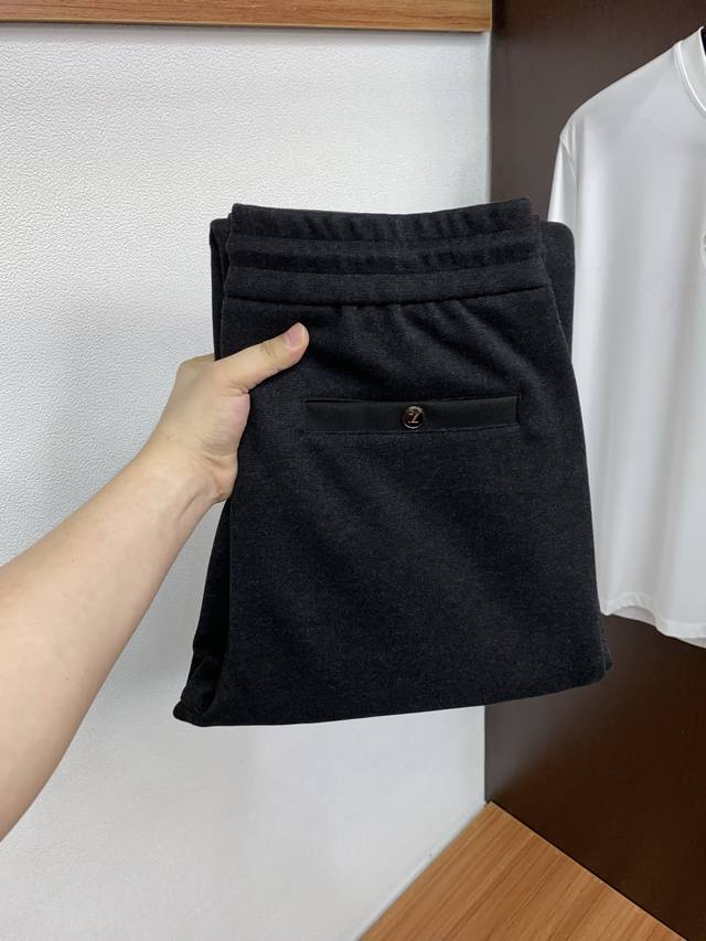 Lp 诺悠翩雅 秋冬新款男士直筒运动休闲裤，羊绒羊毛混纺面料、三标齐、松紧腰抽绳、两侧口袋设计，合体的裁剪、车线工整、细节无可挑剔 人手必备单品 绝对市场最高版