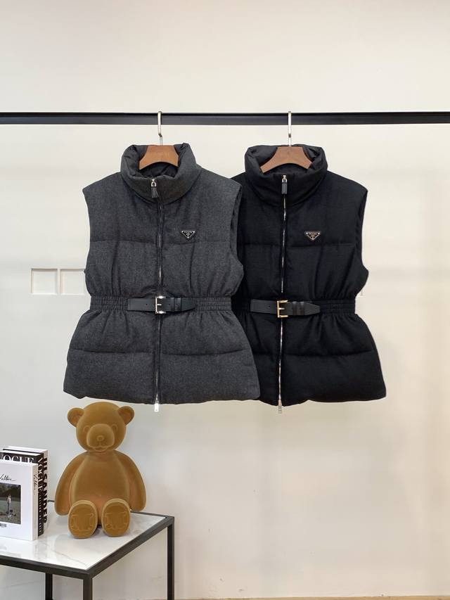 最新海报款白鹅绒羽绒背心 品牌原单面料，代工厂p定制色卡 尺码 : Smlxl 颜色 : 黑色 灰色 款号 : 723