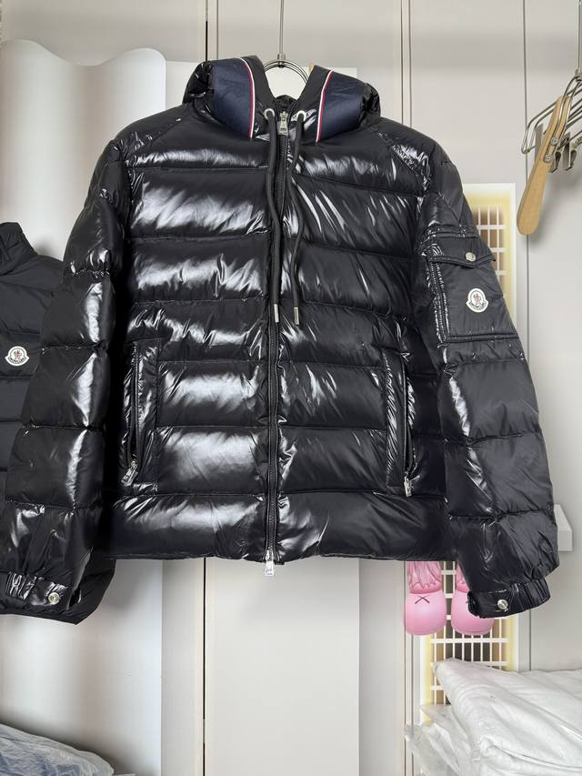 Mon*Cler 蒙口2025炸裂新品 设计时尚百搭舒适透气连帽蒙口羽绒服～支持Nfc芯片感应 官网同步发售！设计感与颜值爆棚的羽绒外套，品控可以直接入手，不容