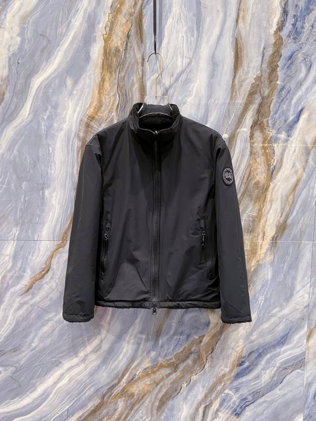 Mon*Cler 蒙口 25年秋冬新款摇粒绒双面穿外套 立领摇粒绒保暖外套，袖子线条拼接设计，看似简单却充满特点的一款，面料软糯舒适，辅料配件均原版定制！ 颜色