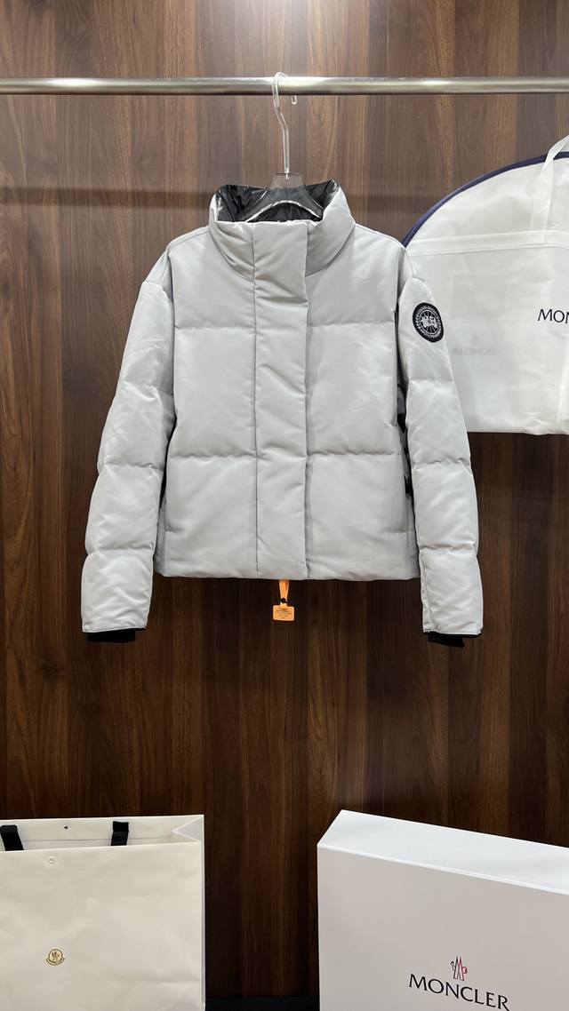 Canada Goose 加拿大鹅 Grandview 女士短款羽绒服 颜色：黑色 银灰色 粉色 沙漠色 尺码:Xs S M L