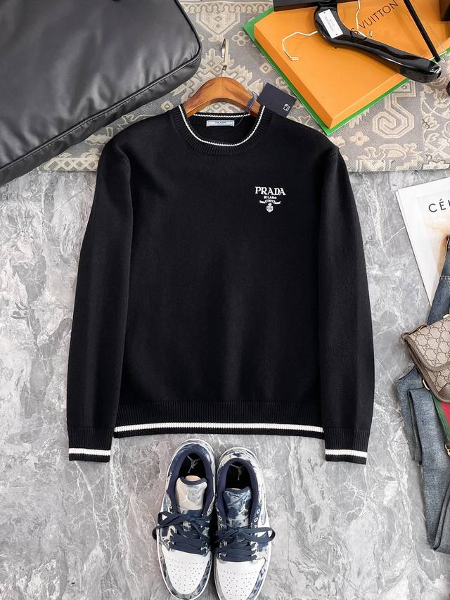 普拉达 25Ss秋冬 新品 毛衣专供狠货，进口原版科技羊毛精纺！精细针织一体，色彩混织纯手工技艺呈现 档次极高，凸显衣着品味与奢华 工艺精湛！定制原版工艺螺纹上