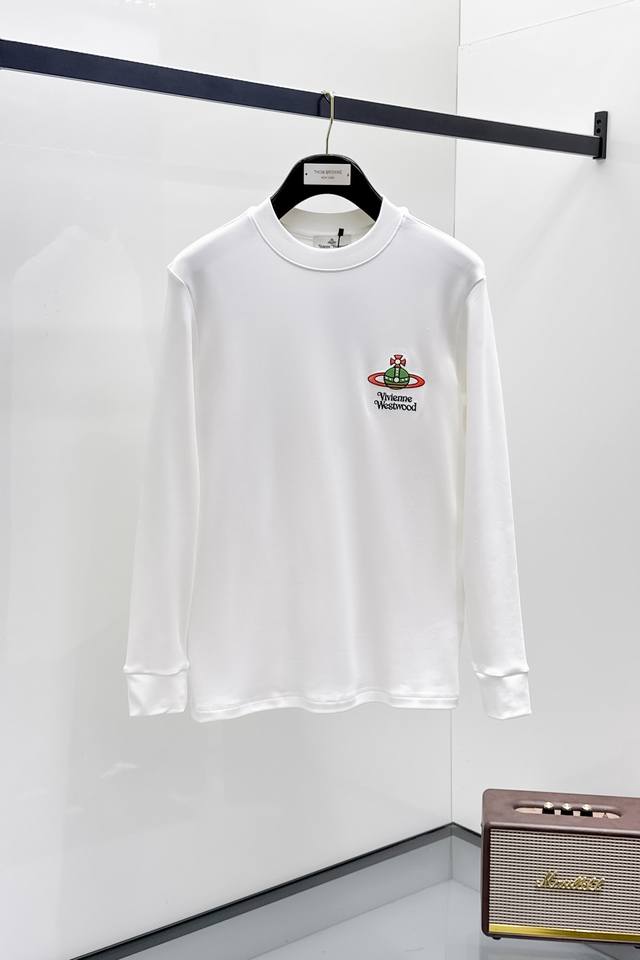 西太后 2025秋冬专柜新款 时尚休闲打底衫长袖T恤，精选进口高密度双面拉架棉面料，精致原版Logo打造，舒适性与透气性兼优，柔软抗皱弹性和垂性极佳，无论是单穿