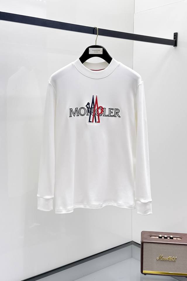 Moncler 2025秋冬专柜新款 时尚休闲打底衫长袖T恤，精选进口高密度双面拉架棉面料，精致原版Logo打造，舒适性与透气性兼优，柔软抗皱弹性和垂性极佳，无