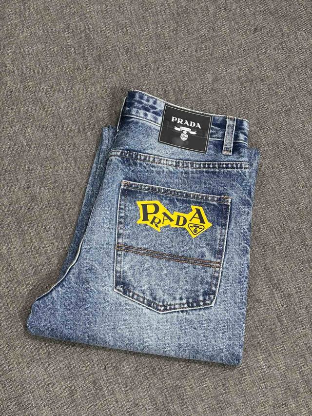 2025秋冬设计推荐 热卖牛仔裤柔软亲肤面料 奢华头层牛皮腰牌 经典洗水 专柜限量款 奢华感订制面料 工艺+洗水外贸品质感细节处理满满到位 这颜色绝对爱了爱了专