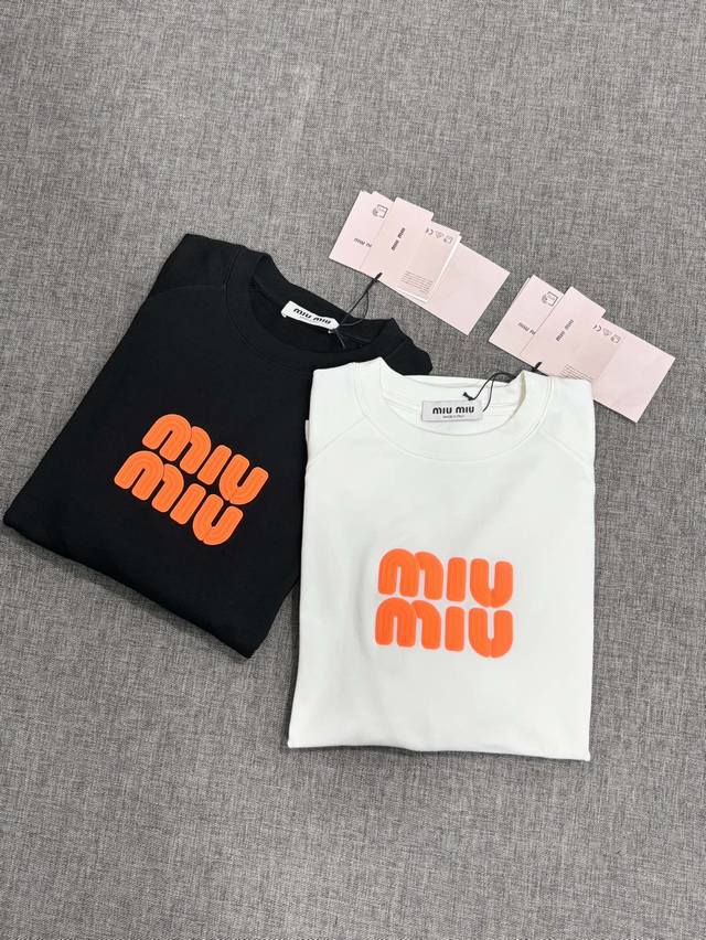 2025秋冬新款贸易订单长袖卫衣，全品相！！网红款！上身舒适透气，不僵硬，整体有着丰富的立体感，品质出口订单，定制专属长绒棉面料剪裁，满足通勤人们对于着装的简约