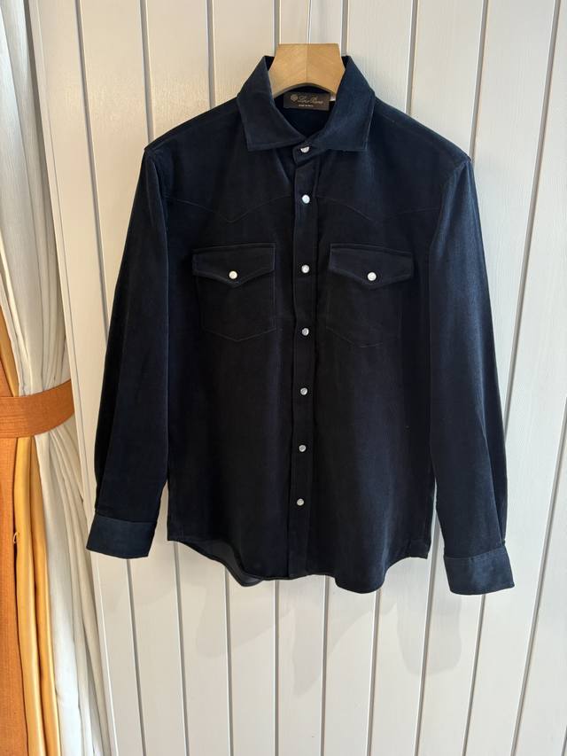 L;p爆款推荐！秋冬新款意式灯心绒衬衫，一直以来都是这个季节必不可少的单品 一件好的衬衫凸显的不仅仅是气质， 专柜款 细节做的独一无二 巴宝莉衬衣很讲究品质 经