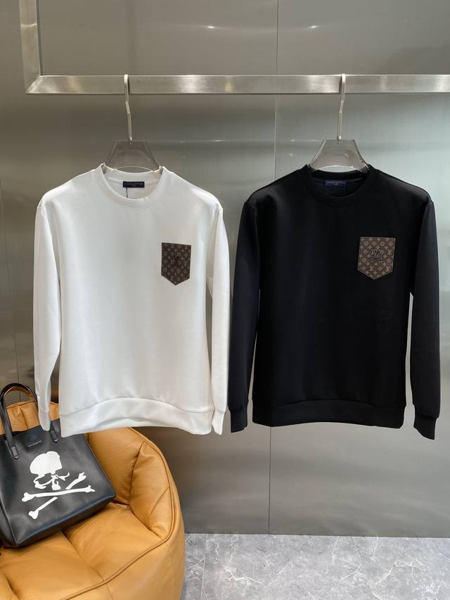 驴家 25秋冬新品空气层 圆领卫衣，正面品牌标识设计，创意重释品牌标志性设计，采用400克重莱赛尔空气层面料，其特性：柔透保暖舒适透气性佳、轻盈有垂感尺码：Xs