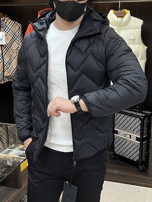 主推羽绒 Moncler 蒙口 高级羽绒服秘秘2025最新款时尚设计师款羽绒外套 羽绒服新款连帽羽绒外套，90白鹅绒填充，处处细节显工艺足够的高级 结构性剪裁的