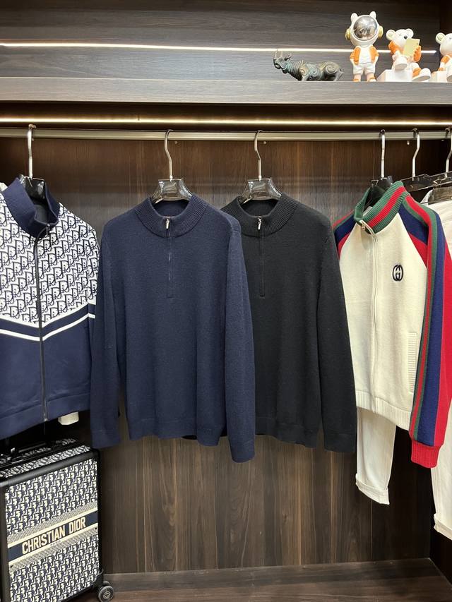 主推 Lp 独家专供新款羊毛针织衫潮男时尚羊毛衫，高端欧版原单羊毛针织毛衣，美丽诺羊毛面料，透气舒适度高，细节无可挑剔，品牌元素设计理念，体现高品质。呈现休闲裁