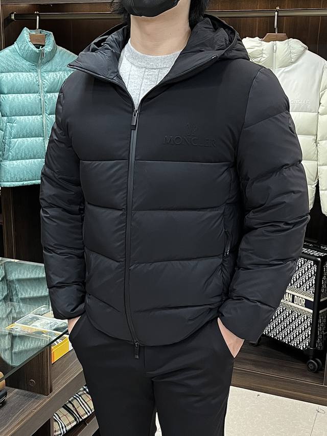 主推羽绒 Moncler 2025最新款时尚设计师款羽绒外套蒙口连帽羽绒服，冬季顶级轻奢羽绒服，爆款羽绒服，90#白鹅绒填充，胸口经典Logo处处细节显工艺足够