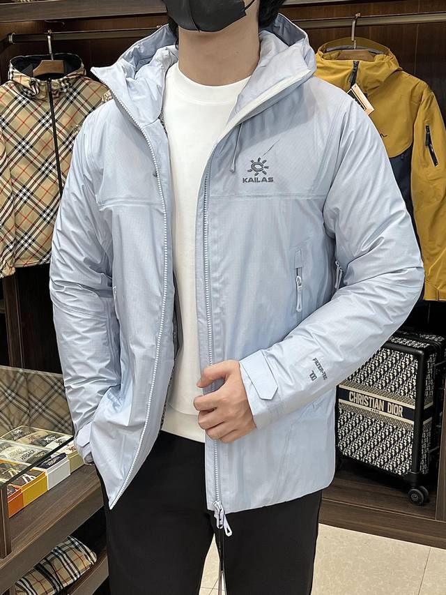 主推羽绒 凯乐石 2025最新款时尚设计师款羽绒外套连帽羽绒服，户外羽绒服冲锋衣，90#白鸭绒填充，处处细节显工艺足够的高级 结构性剪裁的设计改变来展现男士多样