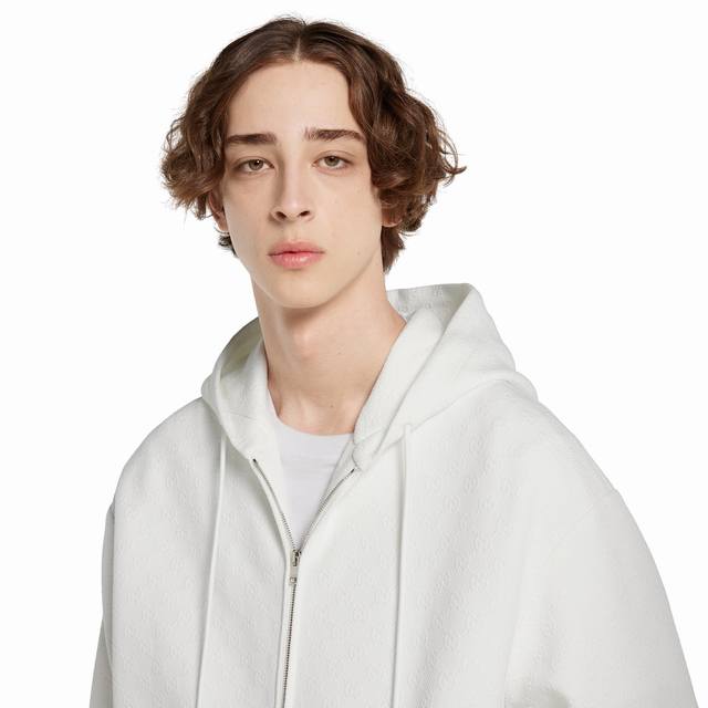 主推 Gucci 25Ss新款印花压纹平纹针织拉链夹克，古驰这款是2025早秋系列匠心融蕴条纹、船锚图案和品牌标识，以海洋风设计为休闲廓形添姿加彩，缔造理想海边