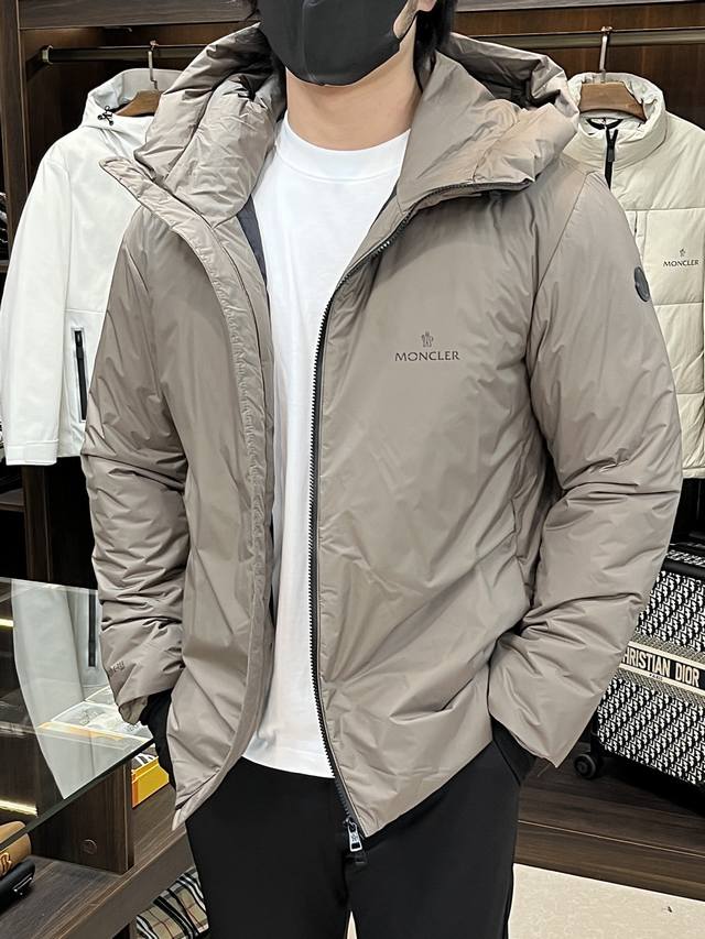 主推羽绒 Moncler 蒙口 羽绒服 2025最新款时尚设计师款连帽羽绒外套 新款滑雪服羽绒外套，处处细节显工艺足够的高级 结构性剪裁的设计改变来展现男士多样