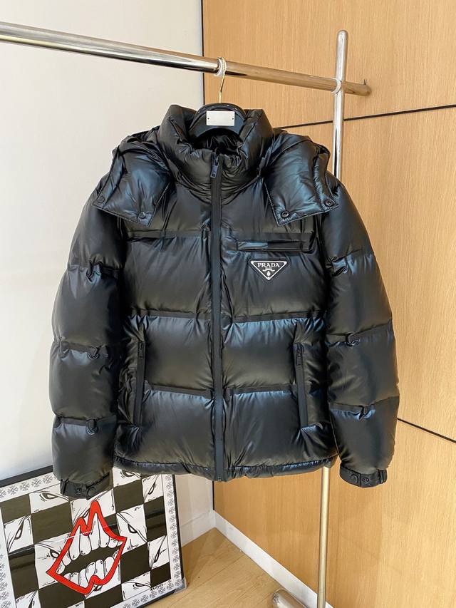 2025秋冬新款原版1:1订制五金配件全进口原版定制 欢迎专柜对比 绝对的高品质 采用顶级90白鸭绒 超柔软 充羽量蓬松饱满 超级重工 面料做工杠杠的版型完美