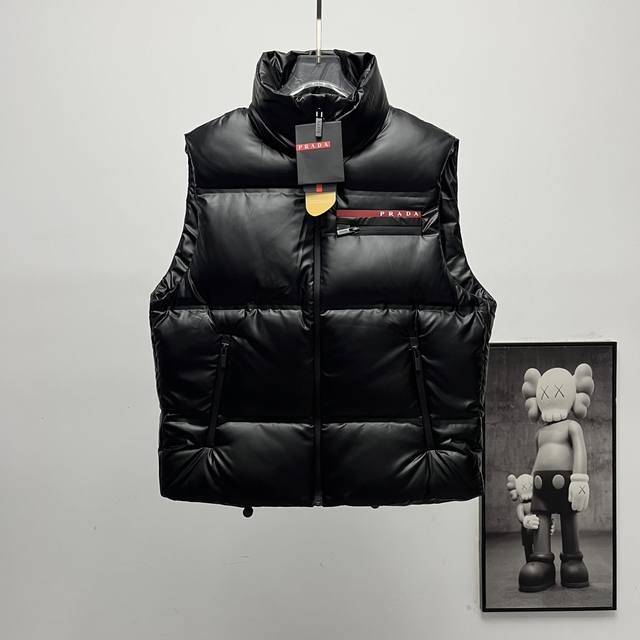 prada丨普拉达红条Logo立领马甲 Size：M~3Xl