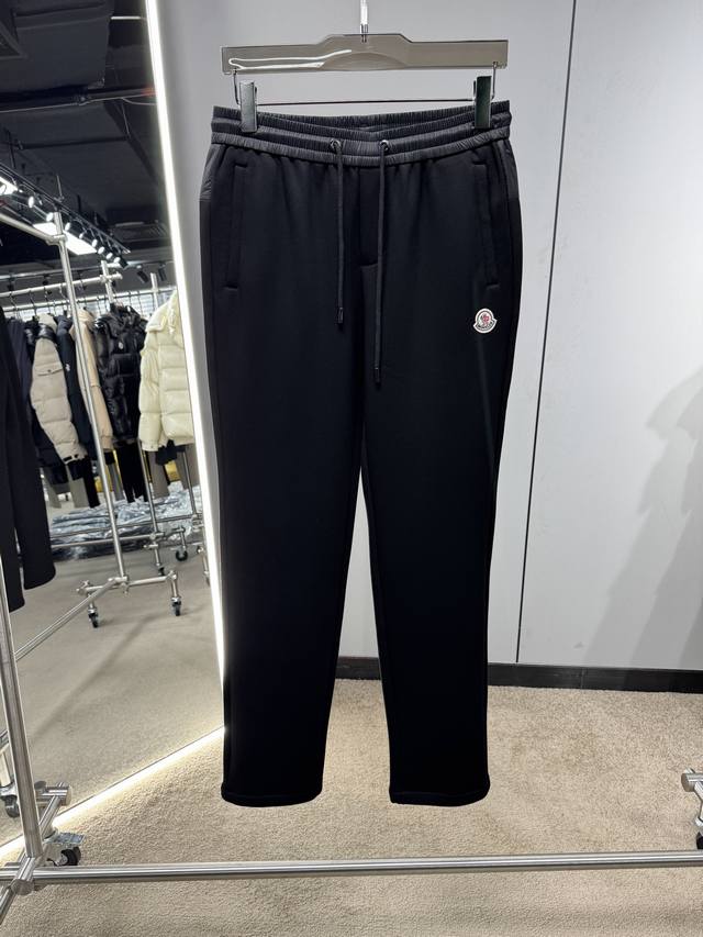 25秋冬蒙口连帽套装 选用进口兰精动感棉 面料柔软细腻 两侧插袋、领口、袖口、选用进口面料 定制五金 上身高端大气 Jb16经典百搭 码数48-56