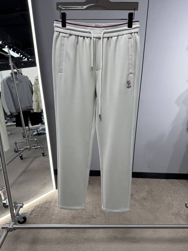 25秋冬Bc老钱风立领套装 选用动感雅格空气棉 面料柔软细腻 两侧插袋、领口、袖口、选用进口面料 定制五金 上身高端大气 Jb16经典百搭 码数48-56