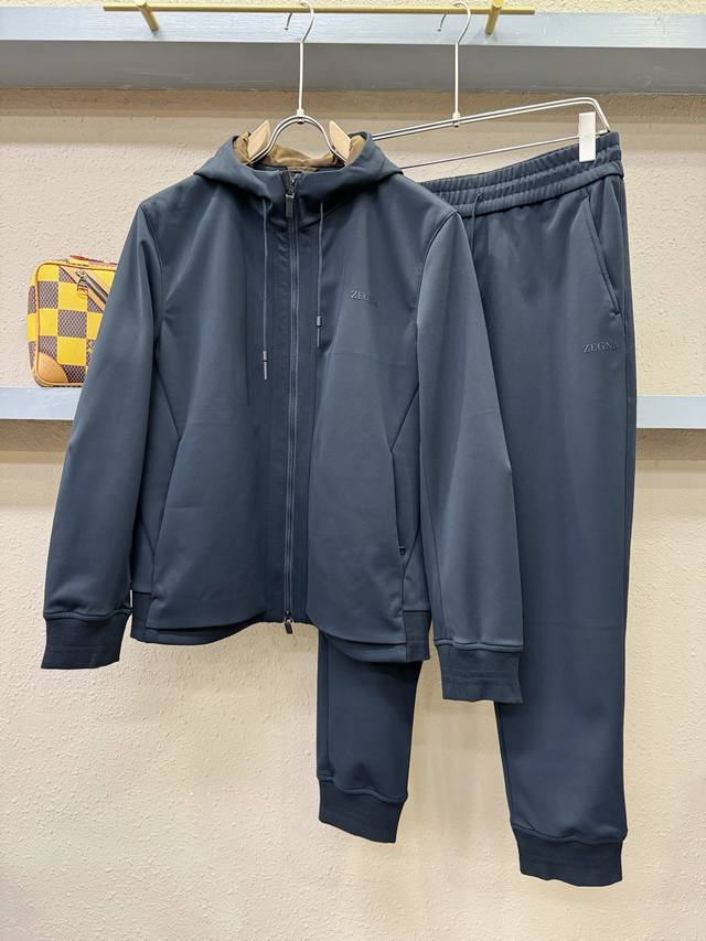 套装Ermenegildo Zeg*A杰*亚 2025秋季新款休闲套装，细节精致高级，高级感满满。定制高端面料，上身挺括有型，舒适不紧绷。干净利落的剪裁都市风十