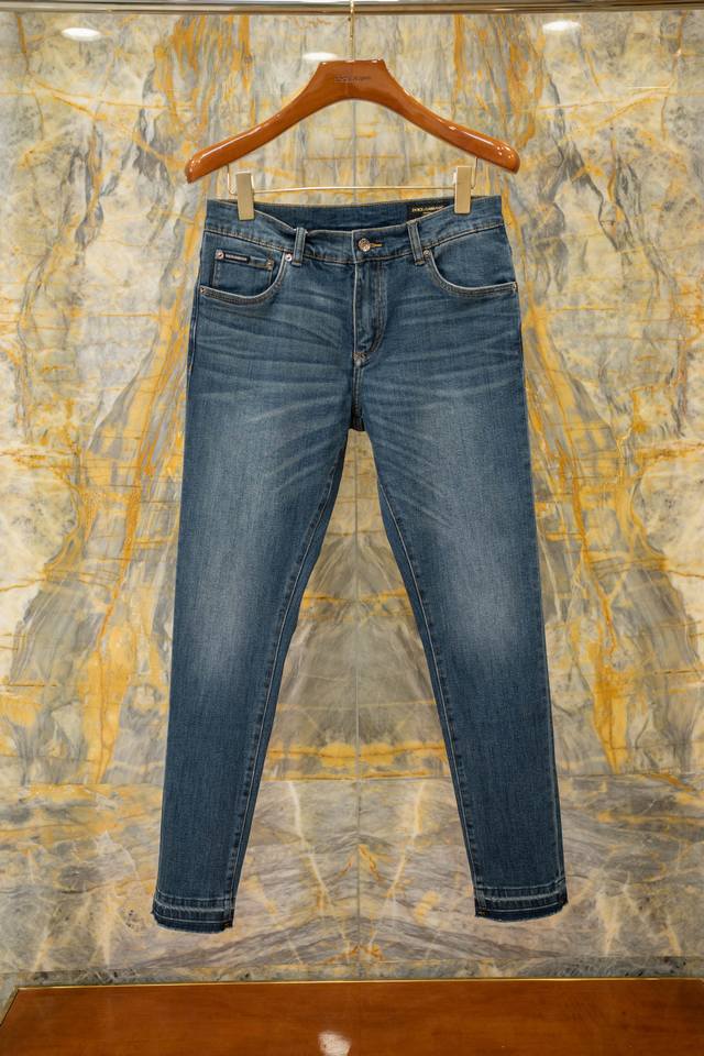 2025 Aw最新款Dg 顶级牛仔裤 完美重洗水 拆脚口设计 独家大皮牌 高档拉链五金 Slim修身小脚裤型 Size:29-38