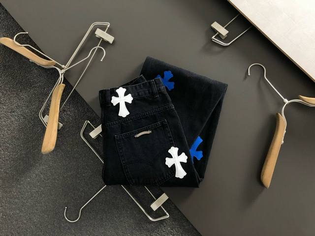 Ch*宽松版型S-Xxl 25秋冬牛王顶级水洗彩色十字贴标标牌牛仔裤，精致工艺专柜面料，顶级元素融合打造，3标齐全，潮男时尚，无论是上身舒适度还是都是无可比拟