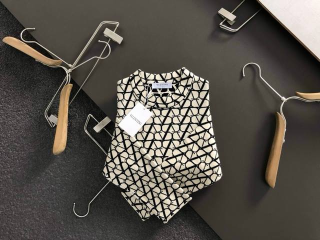 Vitn*合身版型M-Xxxl 2025秋冬立体满腹字母提花羊毛针织衫精致工艺专柜面料，顶级元素融合打造，潮男时尚，无论是上身舒适度还是都是无可比拟的存在 17