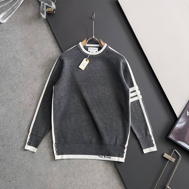 Tb 25最新款！3羊毛高密针织，百搭毛衣，内搭衬衫都帅气十足！Logo标志！更耐穿更加不易变形，版型极好，各种风格都能轻松Hold住，冲着版型面料也要收的类型