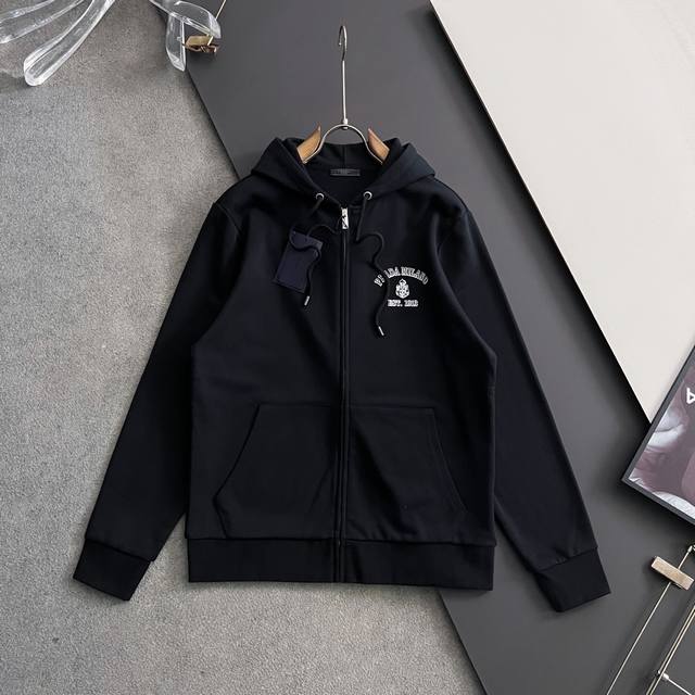 prad*25Fw秋季拉链连帽卫衣外套 独家定染中克重科技平纹针织面料，区别市场通货颜色校服风减龄气息～松弛少年感，休闲宽松版型，混搭高于压力，抽绳连帽衣领，螺